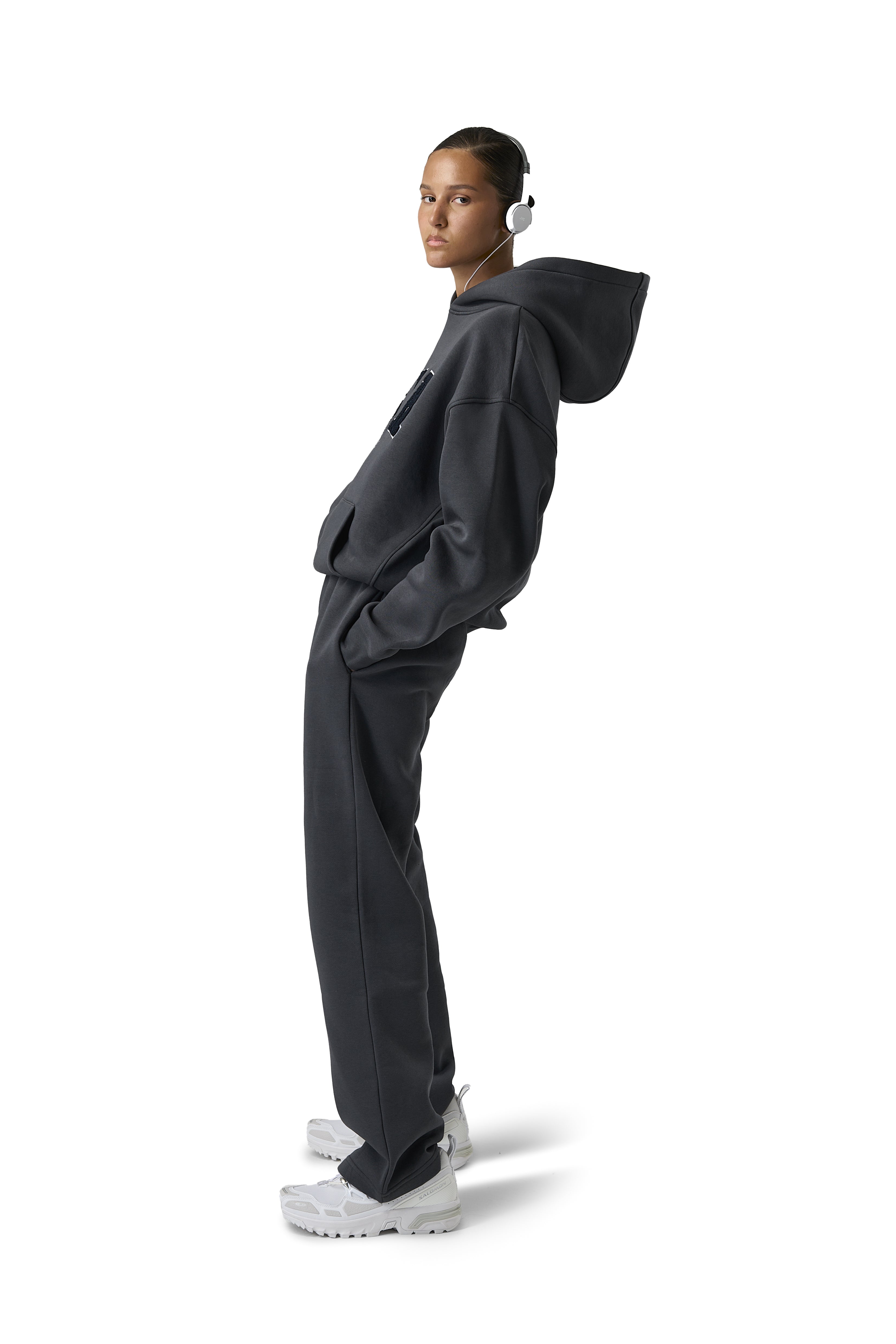 Model Scarlett is 5'8" and wears a size S.